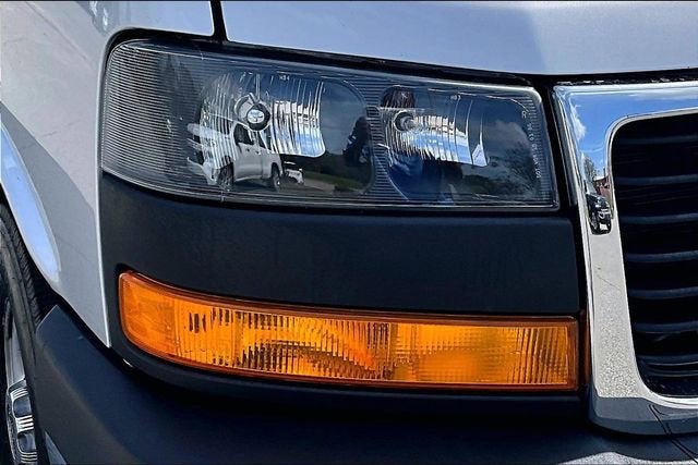 2022 GMC Savana Passenger 3500 LS