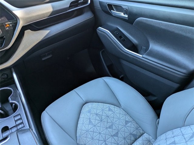 2023 Toyota Highlander Hybrid Bronze Edition