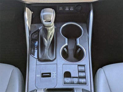 2023 Toyota Highlander Hybrid Bronze Edition