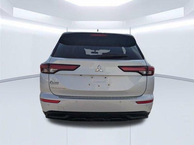 2022 Mitsubishi Outlander ES