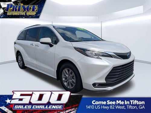 2025 Toyota Sienna XLE 8 Passenger