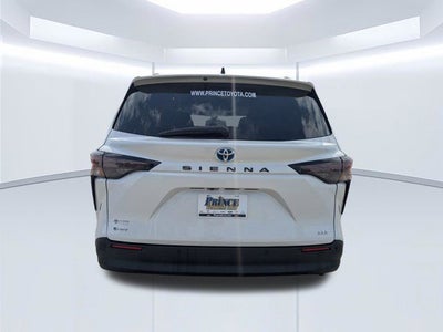 2025 Toyota Sienna XLE 8 Passenger