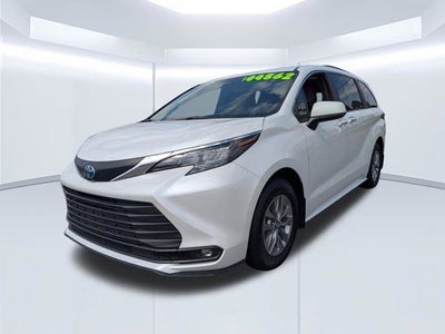 2025 Toyota Sienna XLE 8 Passenger