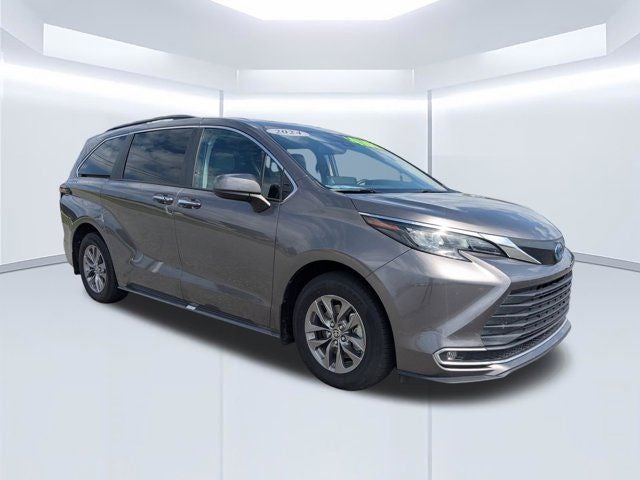 2024 Toyota Sienna XLE 8 Passenger