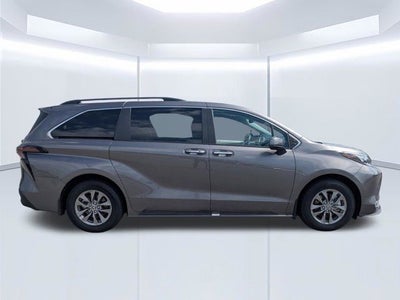 2024 Toyota Sienna XLE 8 Passenger