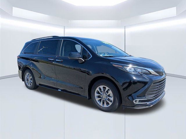 2024 Toyota Sienna XLE 8 Passenger