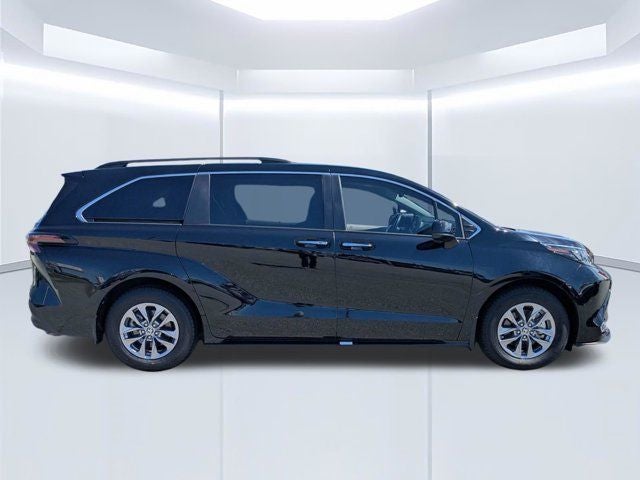 2024 Toyota Sienna XLE 8 Passenger
