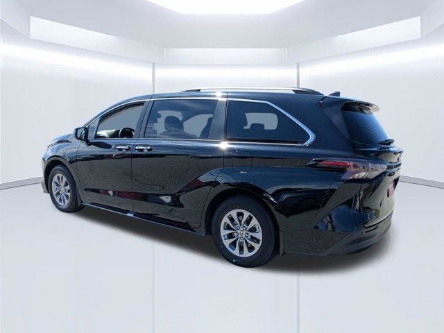 2024 Toyota Sienna XLE 8 Passenger