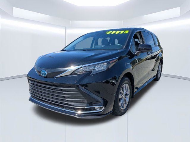 2024 Toyota Sienna XLE 8 Passenger