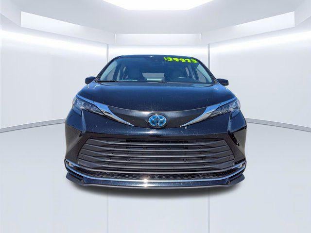 2024 Toyota Sienna XLE 8 Passenger