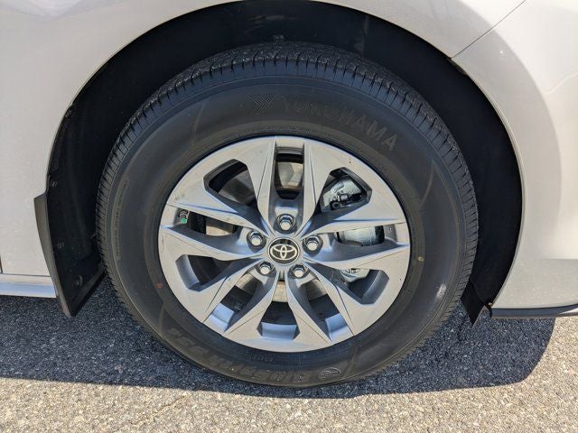 2025 Toyota Sienna XLE 8 Passenger