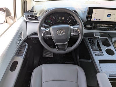 2025 Toyota Sienna XLE 8 Passenger