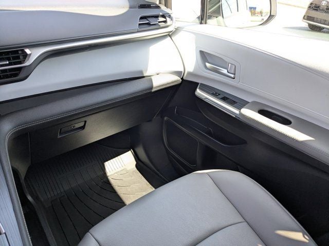 2025 Toyota Sienna XLE 8 Passenger