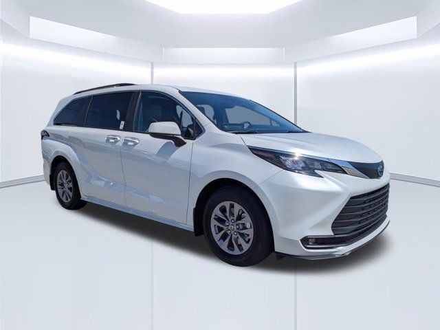2025 Toyota Sienna XLE 8 Passenger