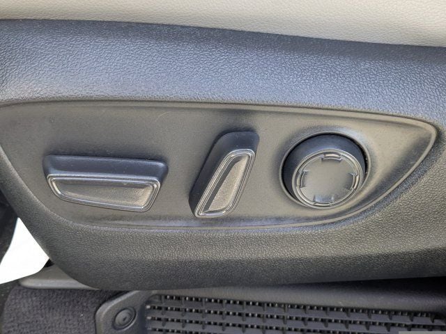 2025 Toyota Sienna XLE 8 Passenger