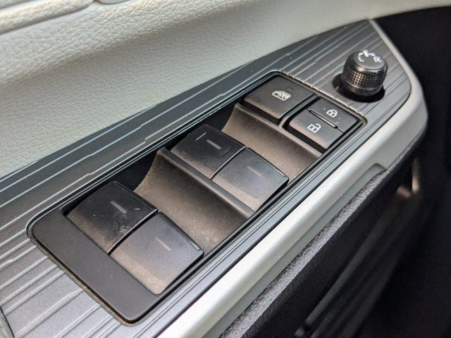 2025 Toyota Sienna XLE 8 Passenger