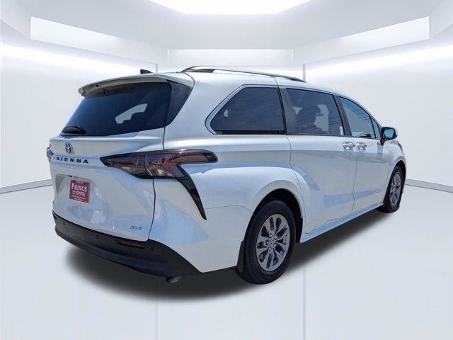 2025 Toyota Sienna XLE 8 Passenger