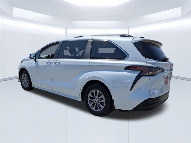 2025 Toyota Sienna XLE 8 Passenger