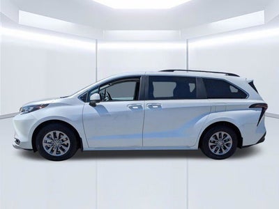 2025 Toyota Sienna XLE 8 Passenger