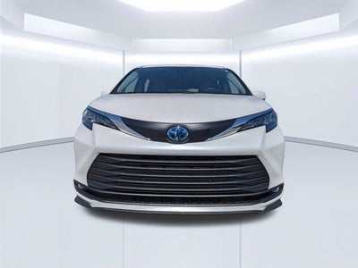 2025 Toyota Sienna XLE 8 Passenger