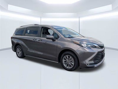2024 Toyota Sienna XLE 8 Passenger