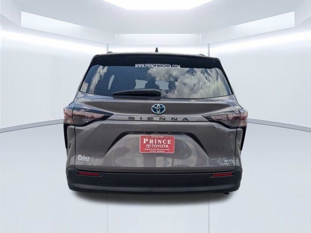 2024 Toyota Sienna XLE 8 Passenger