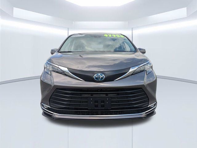 2024 Toyota Sienna XLE 8 Passenger