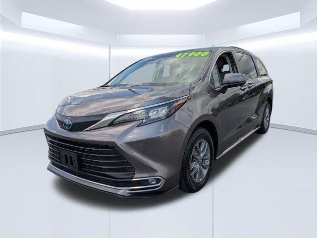 2024 Toyota Sienna XLE 8 Passenger