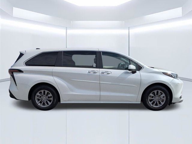 2024 Toyota Sienna XLE 8 Passenger