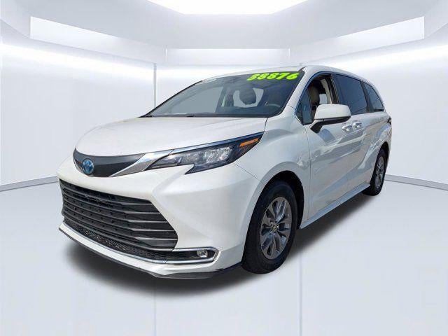 2024 Toyota Sienna XLE 8 Passenger