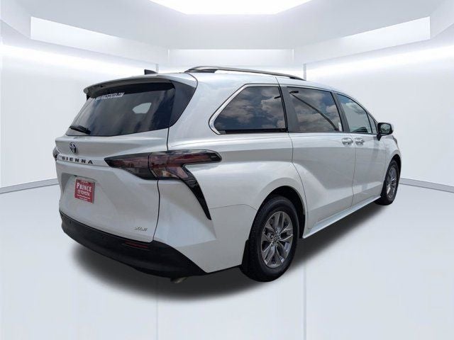 2025 Toyota Sienna XLE 8 Passenger