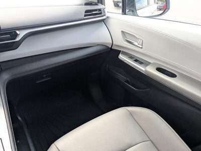 2025 Toyota Sienna XLE 8 Passenger