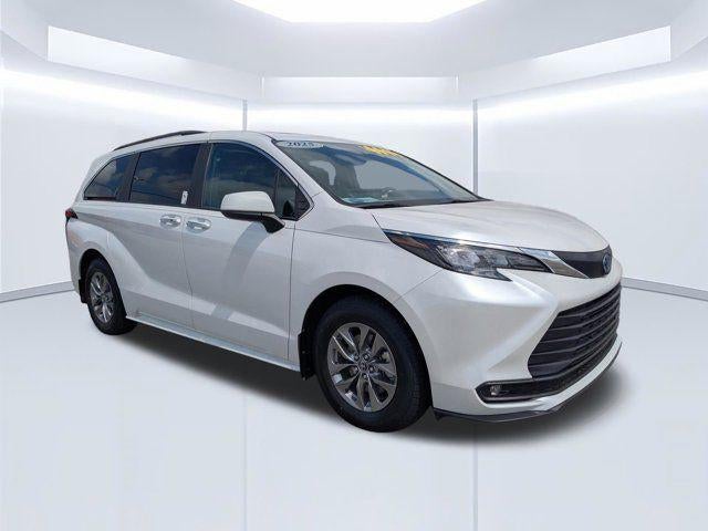 2025 Toyota Sienna XLE 8 Passenger