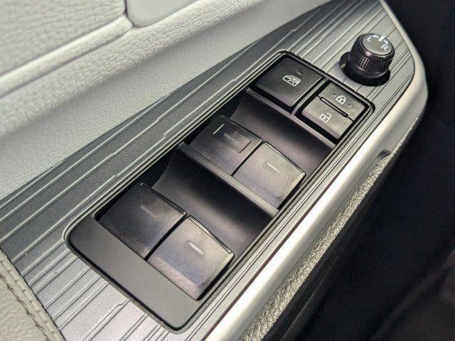 2025 Toyota Sienna XLE 8 Passenger