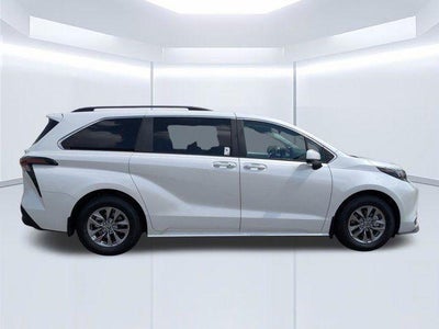 2025 Toyota Sienna XLE 8 Passenger