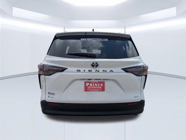 2025 Toyota Sienna XLE 8 Passenger