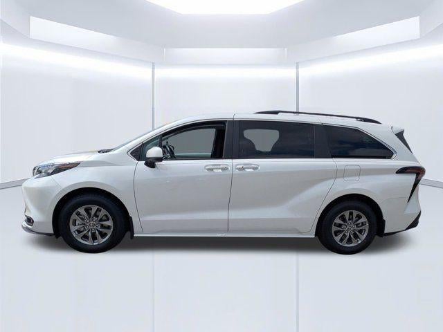 2025 Toyota Sienna XLE 8 Passenger