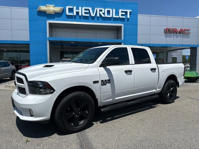 2019 RAM 1500 Classic Express Crew Cab 4x4 5'7's photo