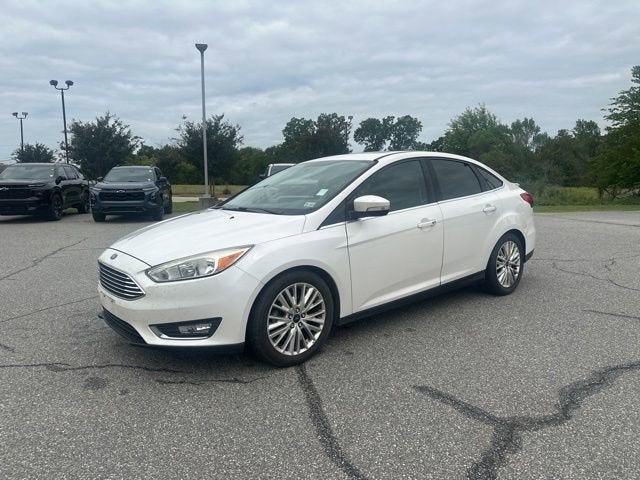 2018 Ford Focus Sedan Titanium's photo