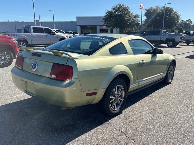 2005 Ford Mustang Deluxe