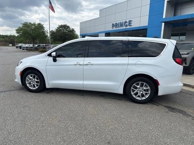 2023 Chrysler Voyager LX