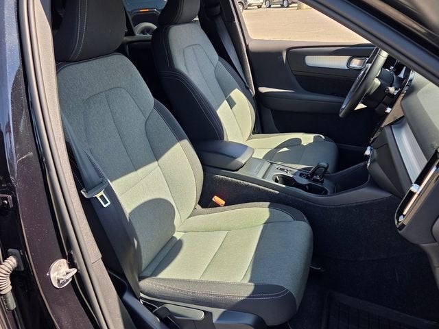 2024 Volvo XC40 Core Bright Theme