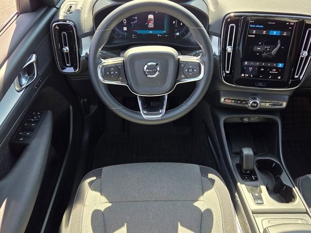 2024 Volvo XC40 Core Bright Theme